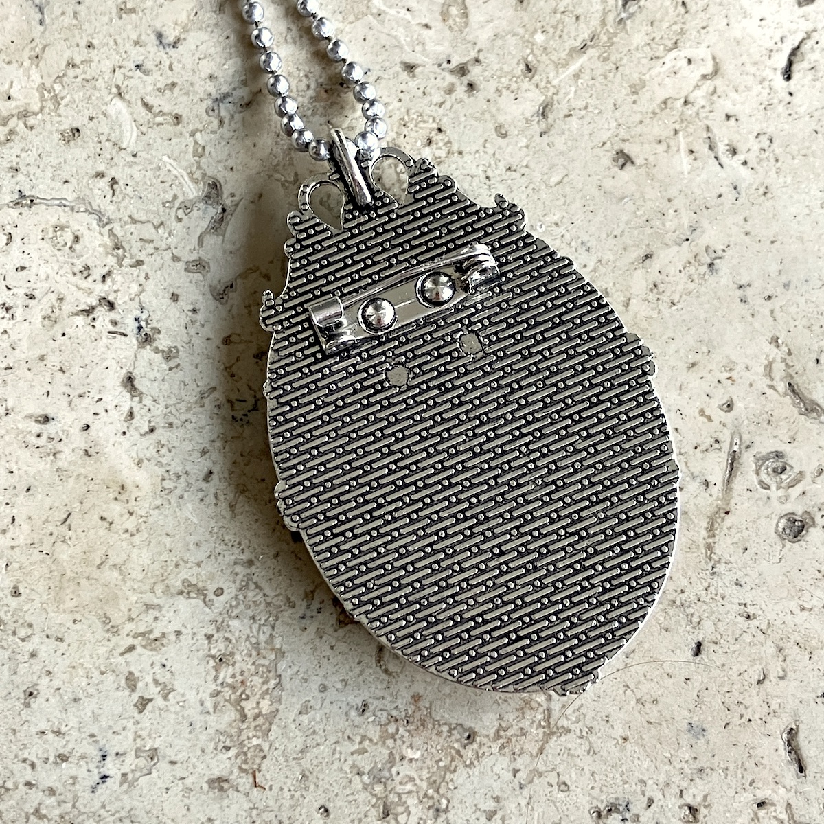 COLLIER BROCHE VULVA POWA – Image 2