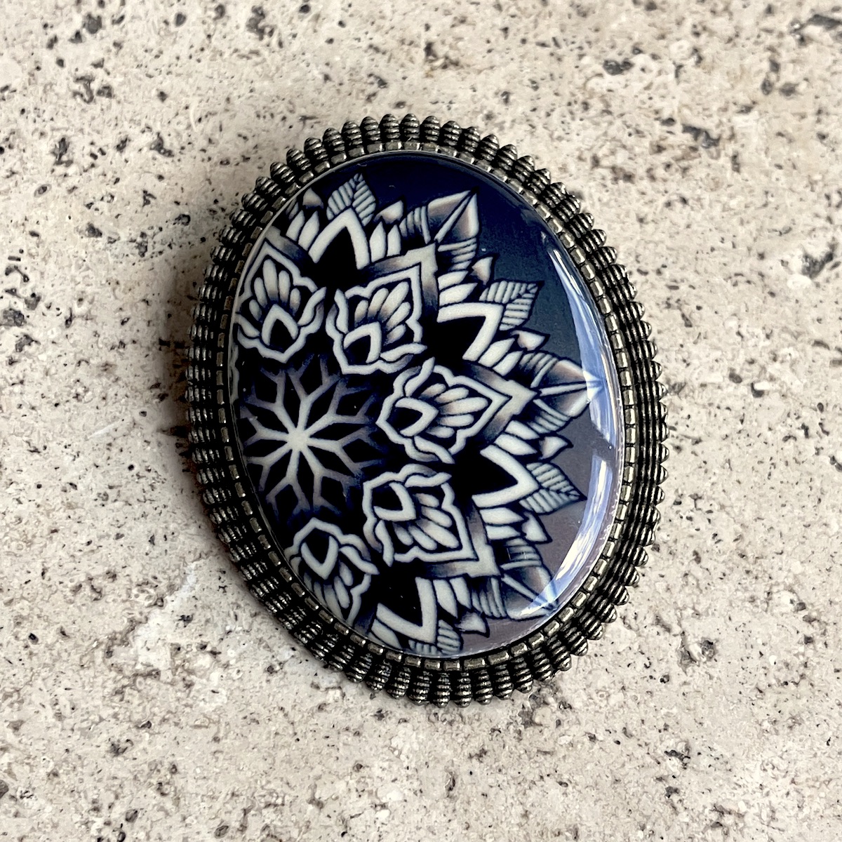 BrocheNoirElectriqueIMG_3416