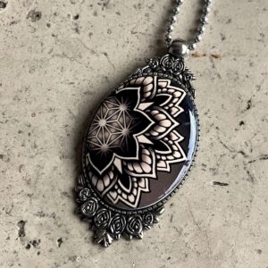 COLLIER NOIR ÉLECTRIC