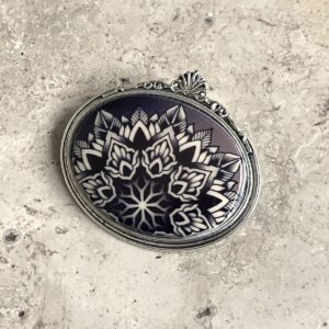 BROCHE NOIR ÉLECTRIC