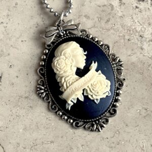 COLLIER CAMEE RESINE