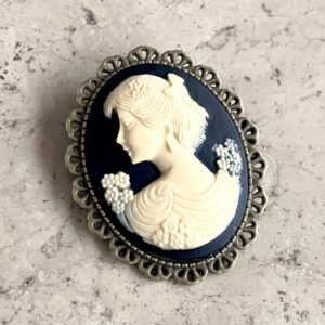 BROCHE CAMEE RESINE