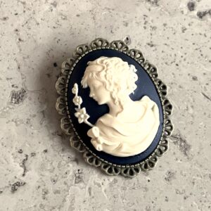 BROCHE CAMEE RESINE