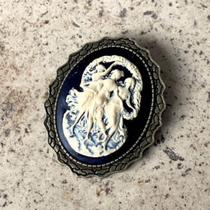 BROCHE CAMEE RESINE