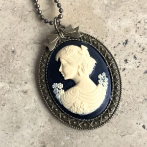 COLLIER CAMEE RESINE