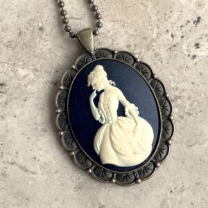 COLLIER CAMEE RESINE