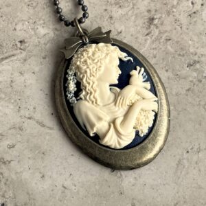 COLLIER CAMEE RESINE