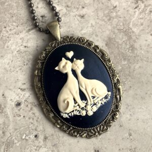 COLLIER CAMEE RESINE