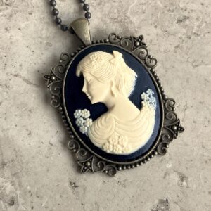 COLLIER CAMEE RESINE