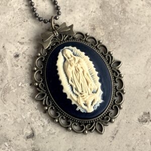 COLLIER CAMEE RESINE