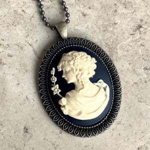 COLLIER CAMEE RESINE