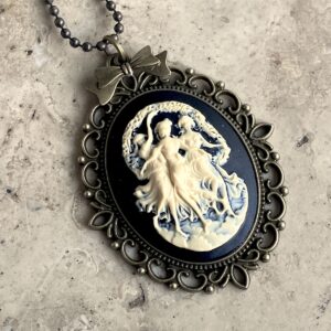 COLLIER CAMEE RESINE