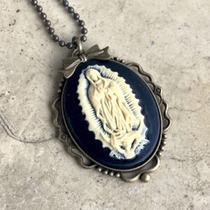 COLLIER CAMEE RESINE