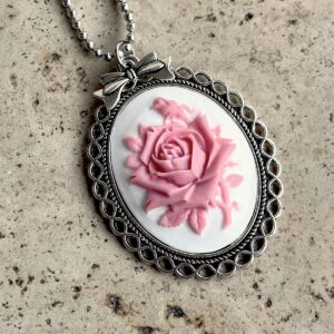 COLLIER CAMEE RESINE