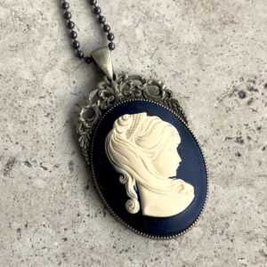 COLLIER CAMEE RESINE