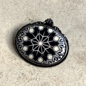 BROCHE NOIR ÉLECTRIC