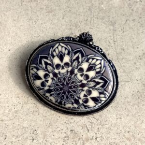 BROCHE NOIR ÉLECTRIC