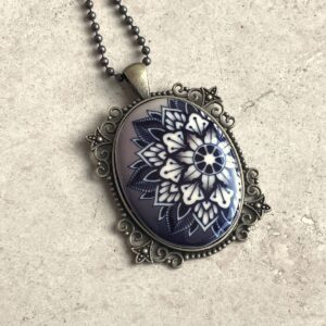 COLLIER NOIR ÉLECTRIC