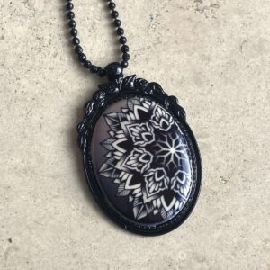 COLLIER NOIR ÉLECTRIC