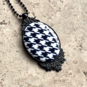 COLLIER PATTERN