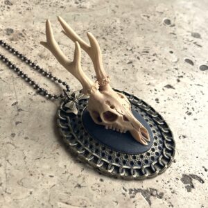 COLLIER CAMEE RESINE