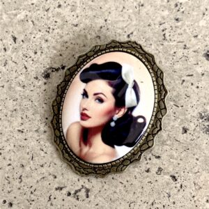 BROCHE PIN-UP