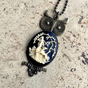 COLLIER CAMEE RESINE