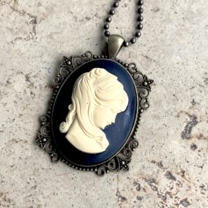 COLLIER CAMEE RESINE