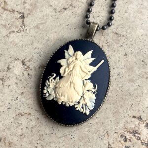 COLLIER CAMEE RESINE