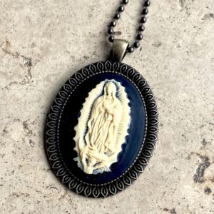 COLLIER CAMEE RESINE