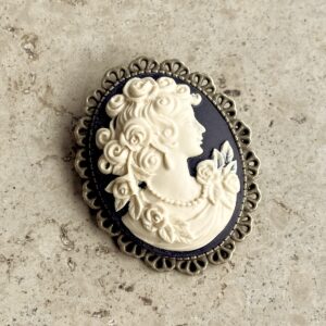 BROCHE CAMEE RESINE